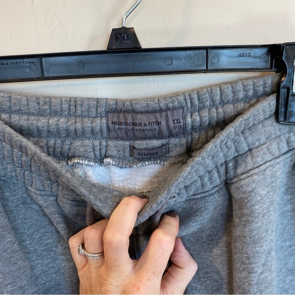 Abercrombie & Fitch Soft AF Essentials Mens Gray Sweatpants Xxl Raw Hem Cropped - Picture 4 of 7